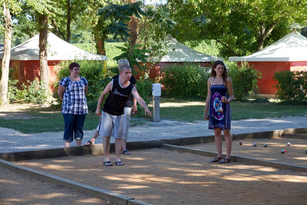 Camping Le Pressoir Petit-Palais-et-Cornemps Εξωτερικό φωτογραφία